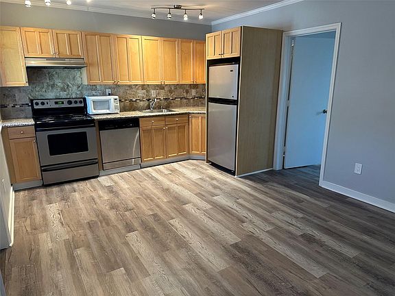 3rd image of 590 NW 40 Court #3