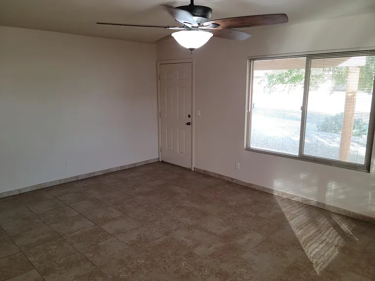 3949 Lunar Dr — Photo 17