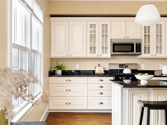 4th image of 291 Lamartine St #2