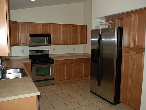 Beautiful cabinets with stainless applicances