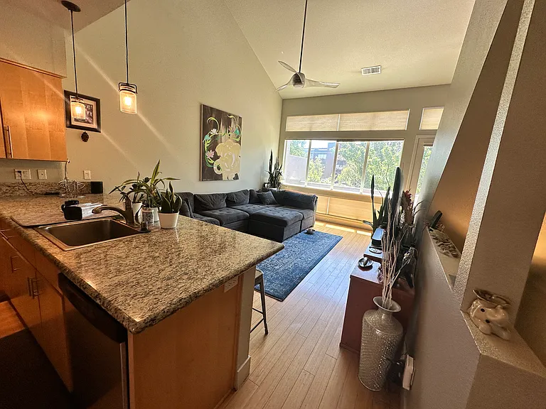375 Pine St — Photo 8