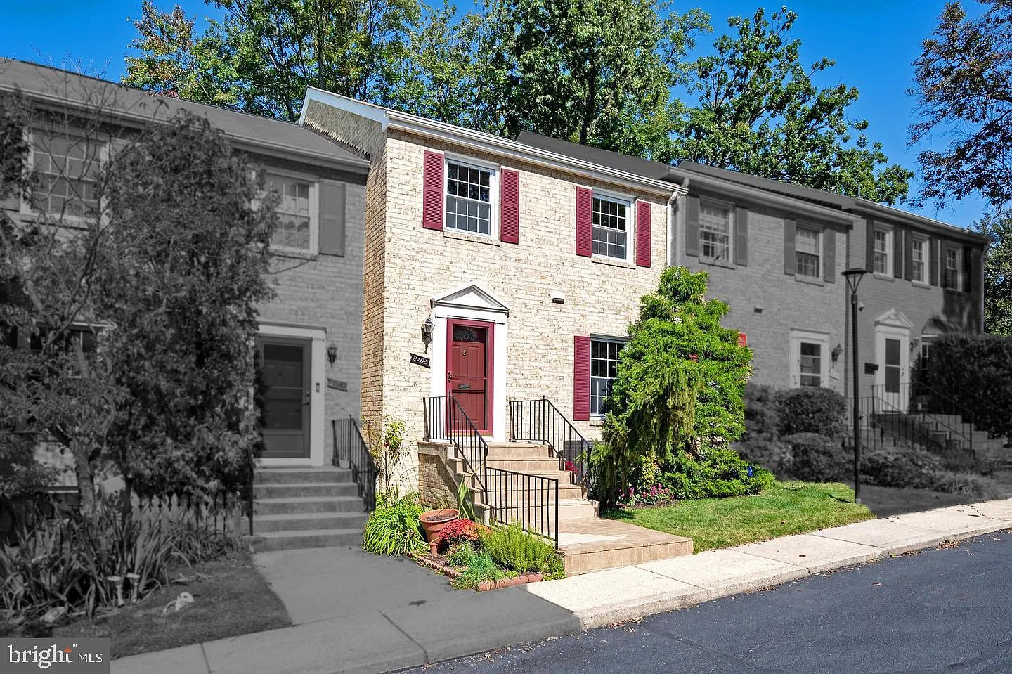 4 bed, 3.5 bath, 2038 sqft, $3,300 — Photo 1