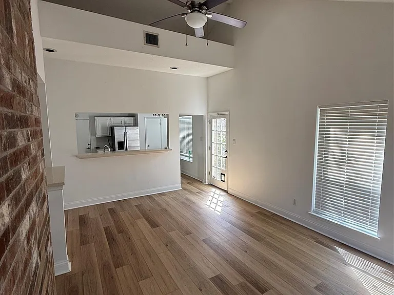 3211 Mesquite Dr — Photo 8
