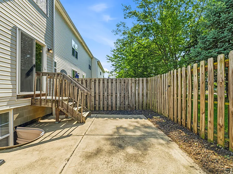1113 Green Knoll Dr — Photo 36