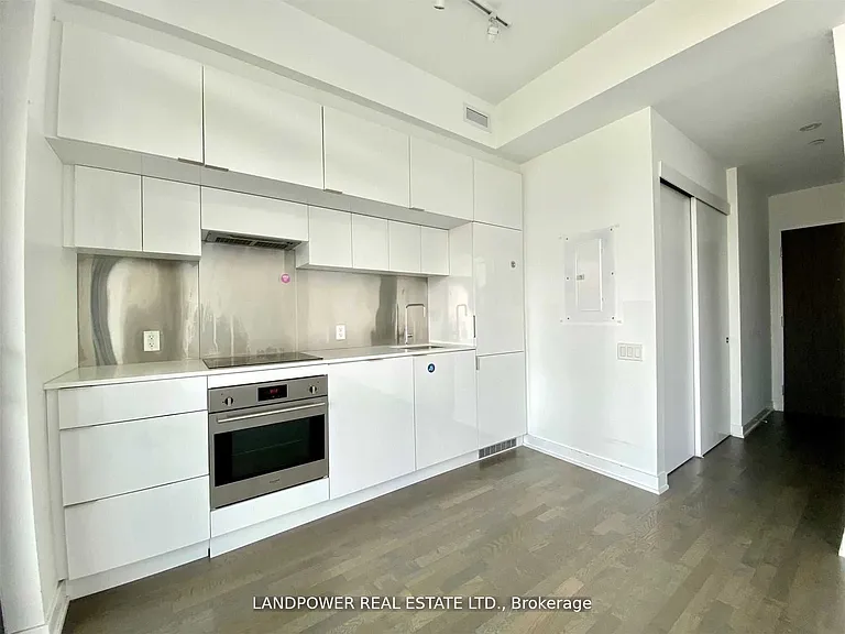 185 Roehampton Ave #804 — Photo 6