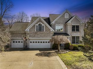 233 Crosswinds Ct, Coraopolis, PA 15108