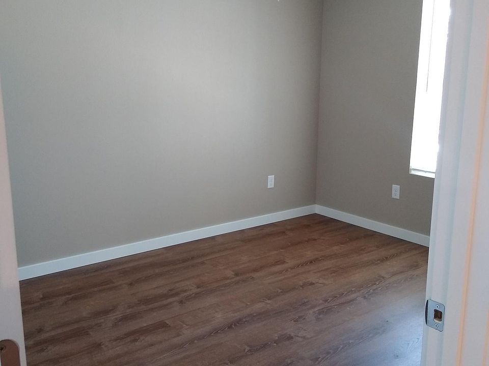 402 W Hirschler St, Moundridge, KS 67107 Zillow