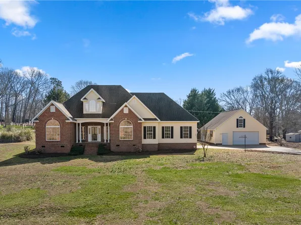 101 Woods Dr, Williamston, SC 29697