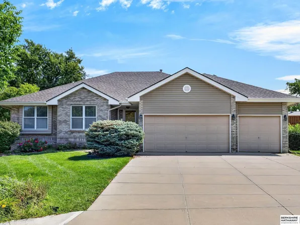 9102 S Glenview Dr, La Vista, NE 68128