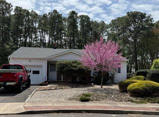 24 Upton Ct, Toms River, NJ 08757