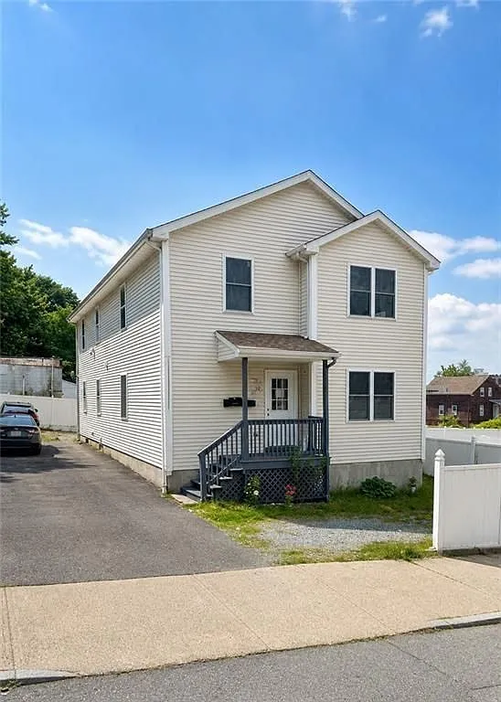 4 bed, 2.0 bath, 1380 sqft, $2,500 — Photo 1