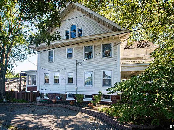 3rd image of 210 W Walnut St