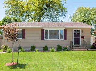 4525 Walker St NE, Cedar Rapids, IA 52402