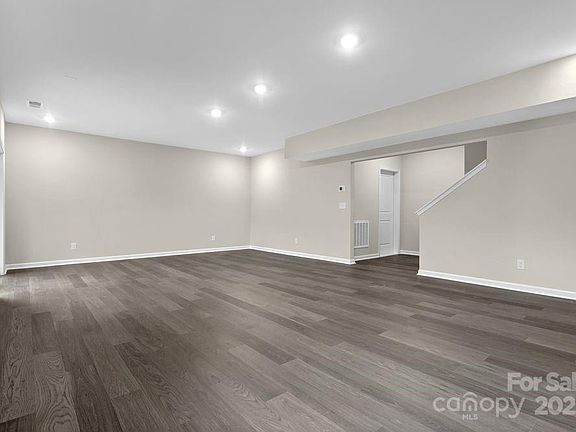 5th image of 179 Holsworthy Dr
