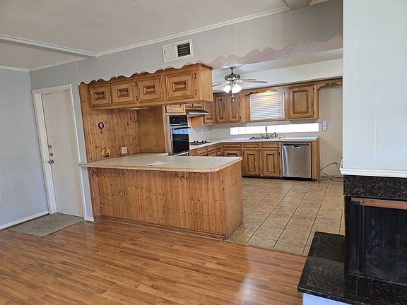 2nd image of 402 S Avenue C
