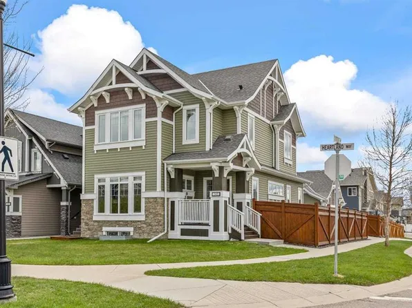 145 NW Heartland Way, Cochrane, AB T4C 0M5