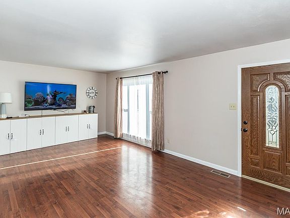5th image of 2149 Meadow Dr