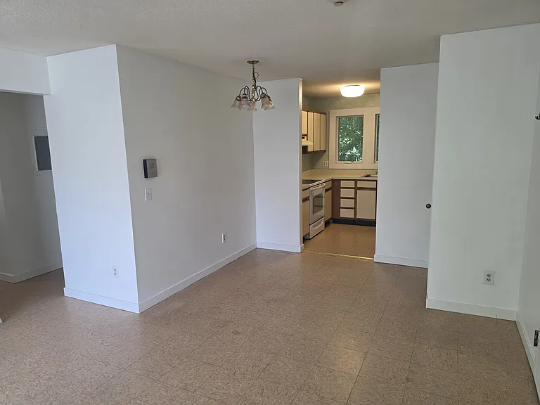24 Salem Pl #24 — Photo 1