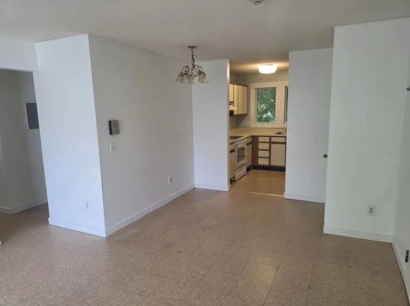 24 Salem Pl, Amherst, MA 01002