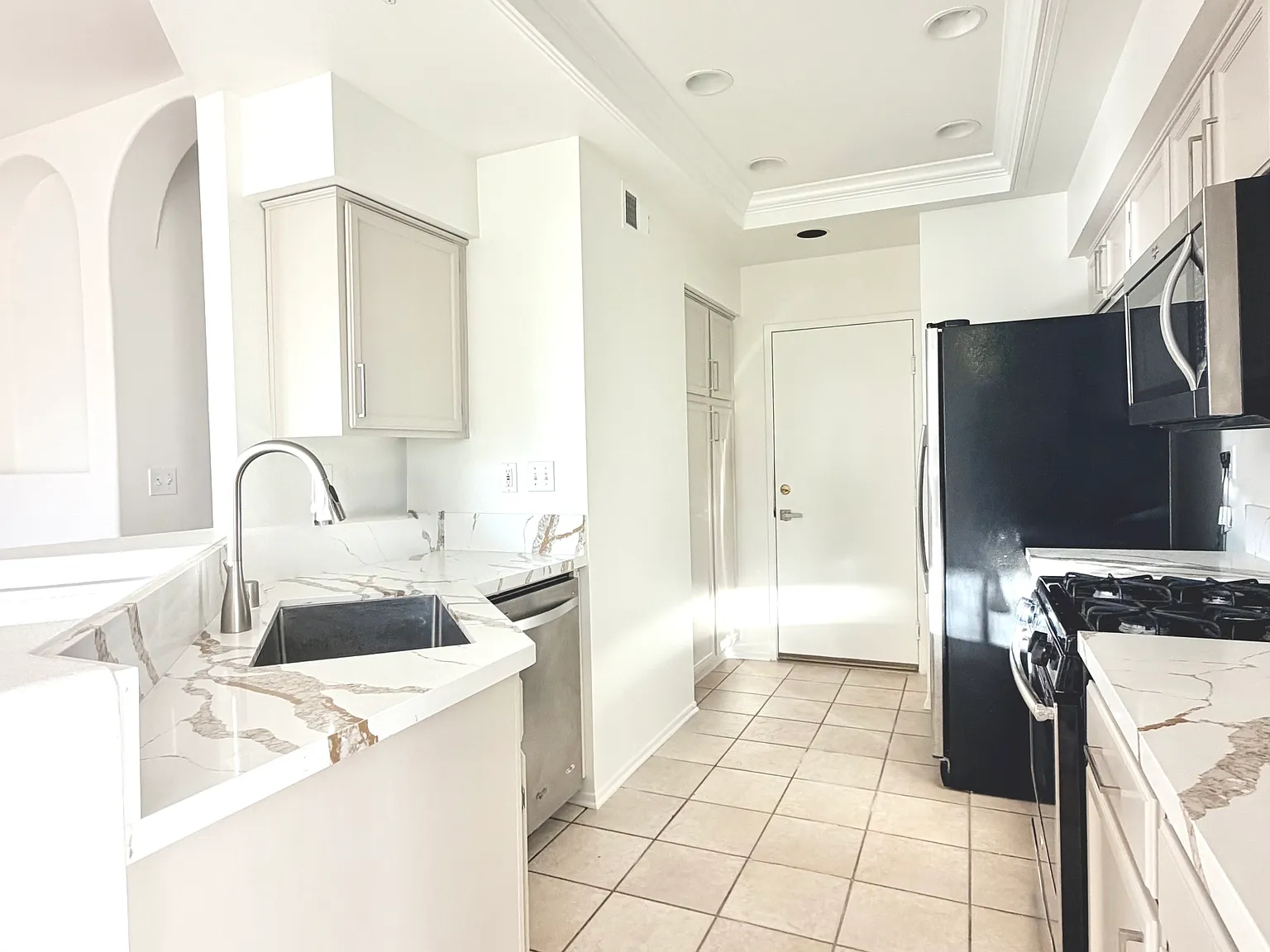 2 bed, 2.5 bath, 1227 sqft, $3,500 — Photo 4