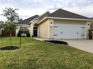 4135 Whispering Creek Dr, College Station, TX 77845