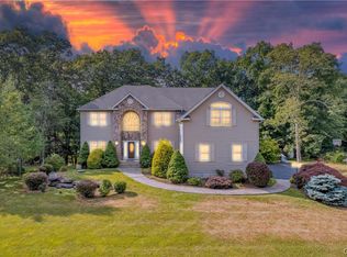 121 Lorne Dr, East Stroudsburg, PA 18301