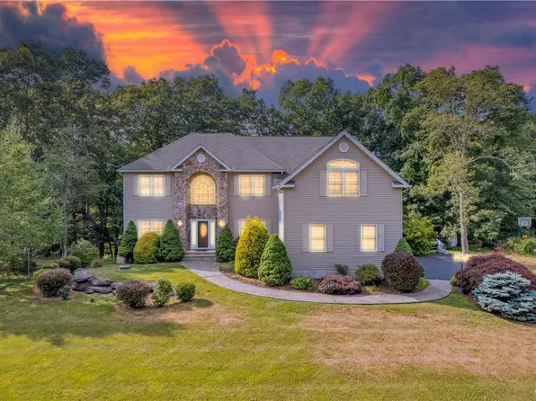 121 Lorne Dr, East Stroudsburg, PA 18301