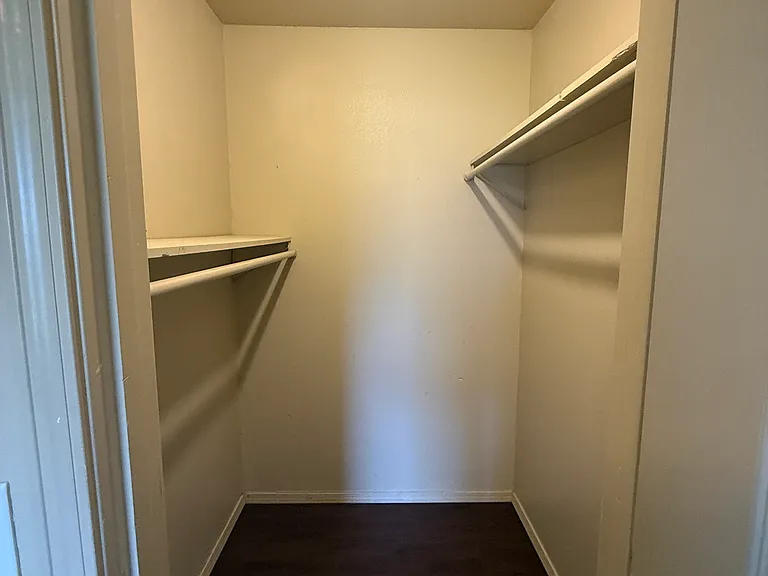 704 E Eastview Dr — Photo 6