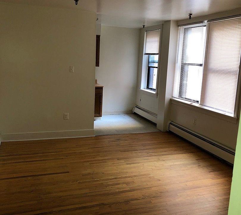 2nd image of 4804 Chester Ave APT B2