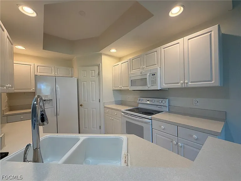 14999 Rivers Edge Ct #202 — Photo 33