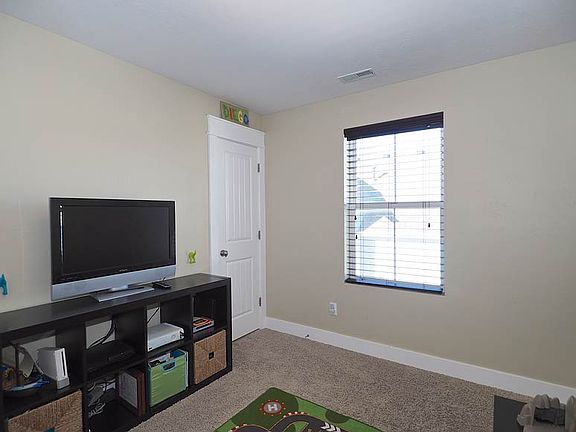 3rd image of 10228 S Willamette Way