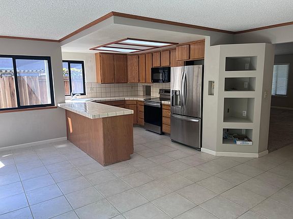 3rd image of 1016 Stonebridge Dr