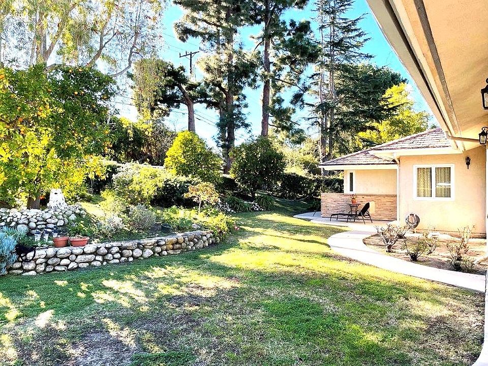 1st image of 5 Singletree Ln