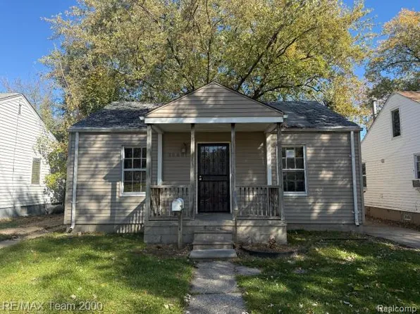 18801 Washtenaw St, Harper Woods, MI 48225