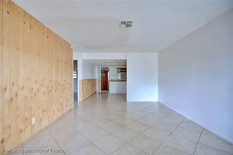 3 bed, 1050 sqft, $1,200 — Photo 4