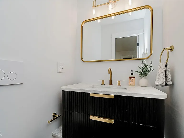 4840 Hillside Ave — Photo 12