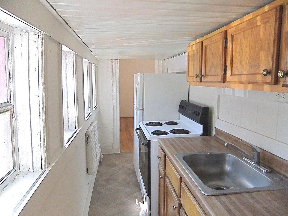 2nd image of 2121 Spring Garden St APT 1F