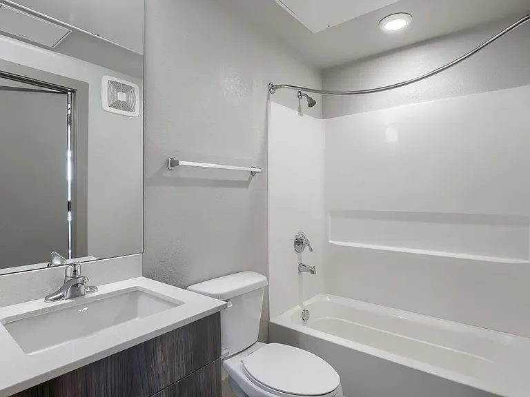 4923 King St — Photo 73