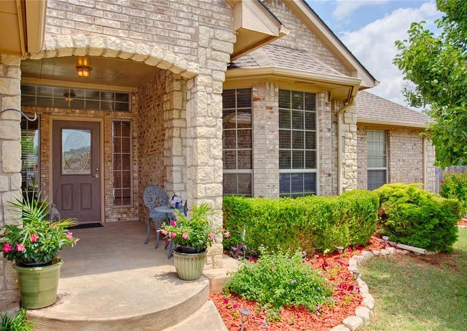 1st image of 1613 Hollowbrook Cir