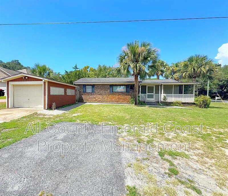 733 Beach Dr
