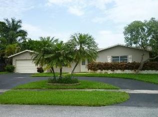 1740 NW 108th Ter, Pembroke Pines, FL 33026