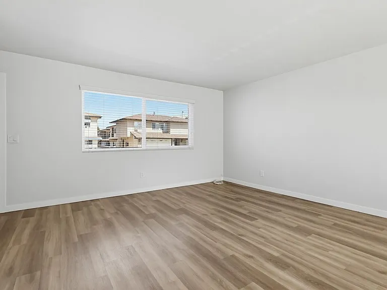 25829 Viana — Photo 60