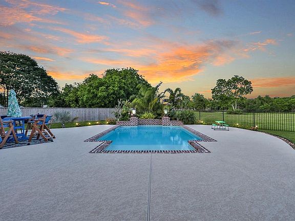 5th image of 2207 Shirley Ln