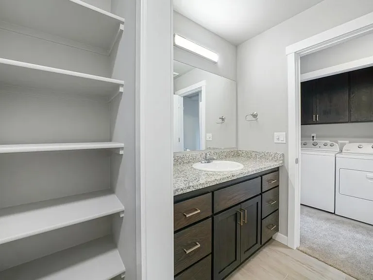 352 NE Evergreen Ct #5 — Photo 6