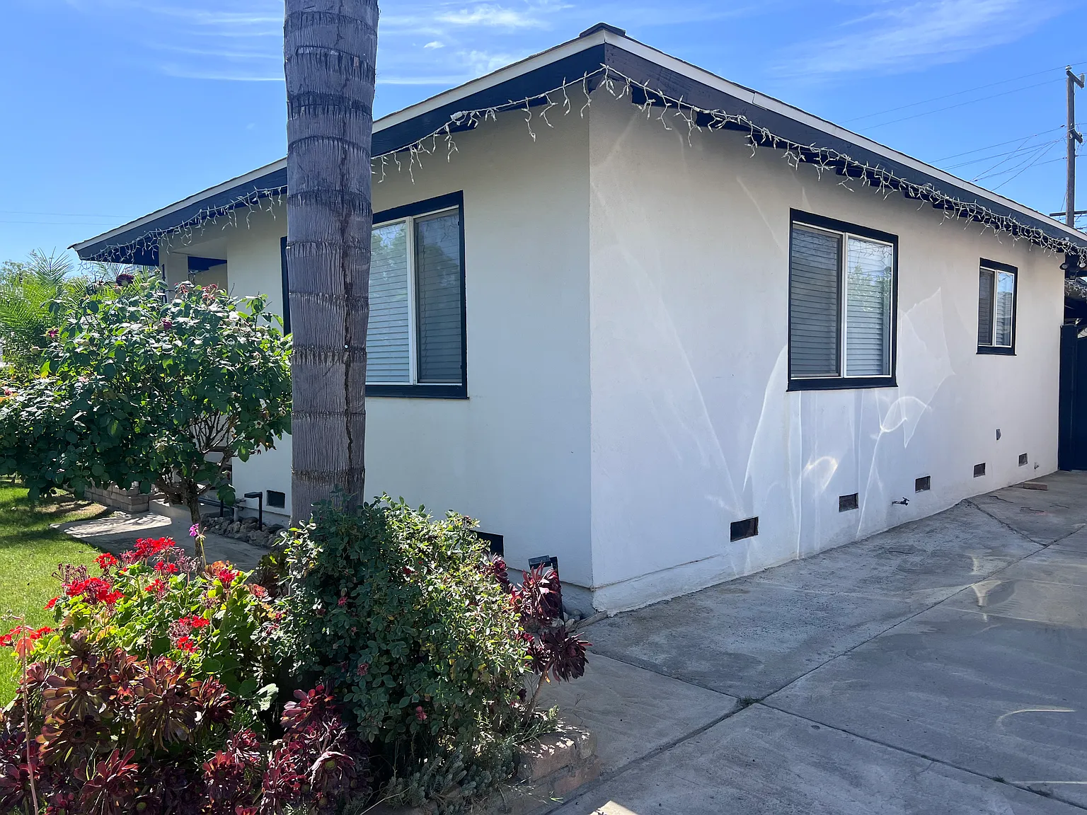 3 bed, 1049 sqft, $2,000 — Photo 2