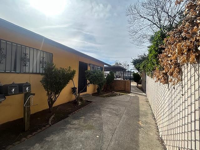 1st image of 2218 N Glenn Ave