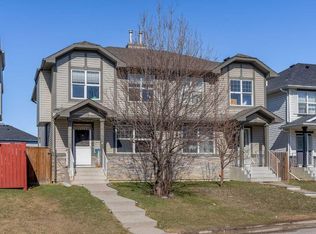 33 Saddlebrook Cmn NE, Calgary, AB T3J5M4