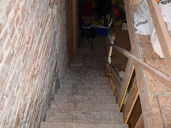 4th image of 1639 Appleton St