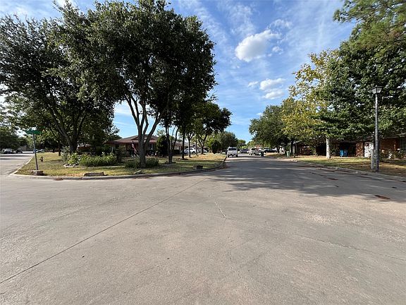 2nd image of 1201 Phillips Cir