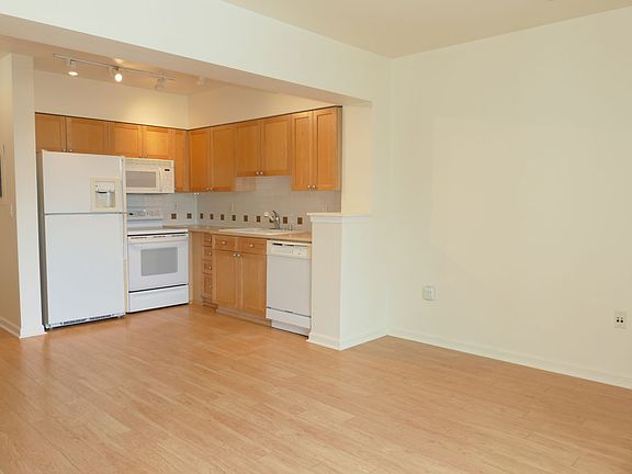 4th image of 1525 NW 57th St Unit 212